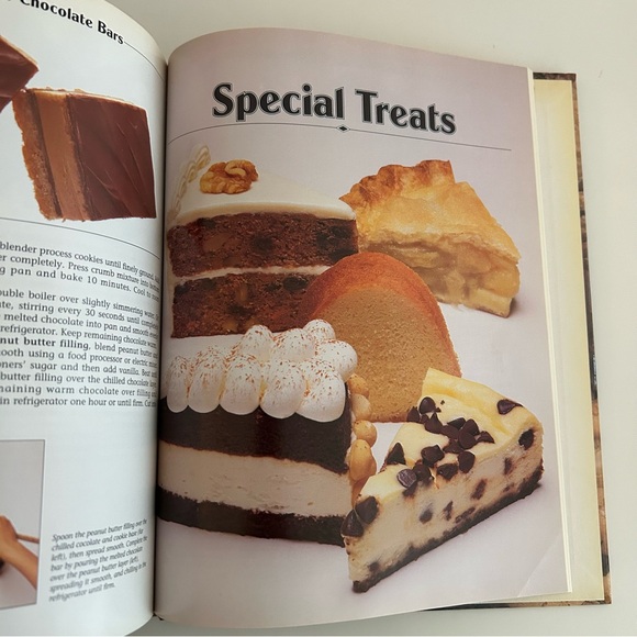 Vintage Mrs. Fields Cookie Cookbook - Picture 4 of 13